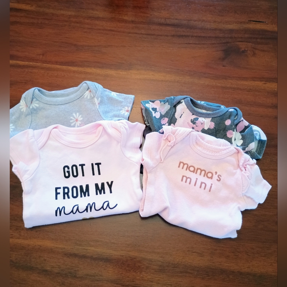 4 Piece Baby Girl Short Sleeve Onesie Brands Vary Size Newborn